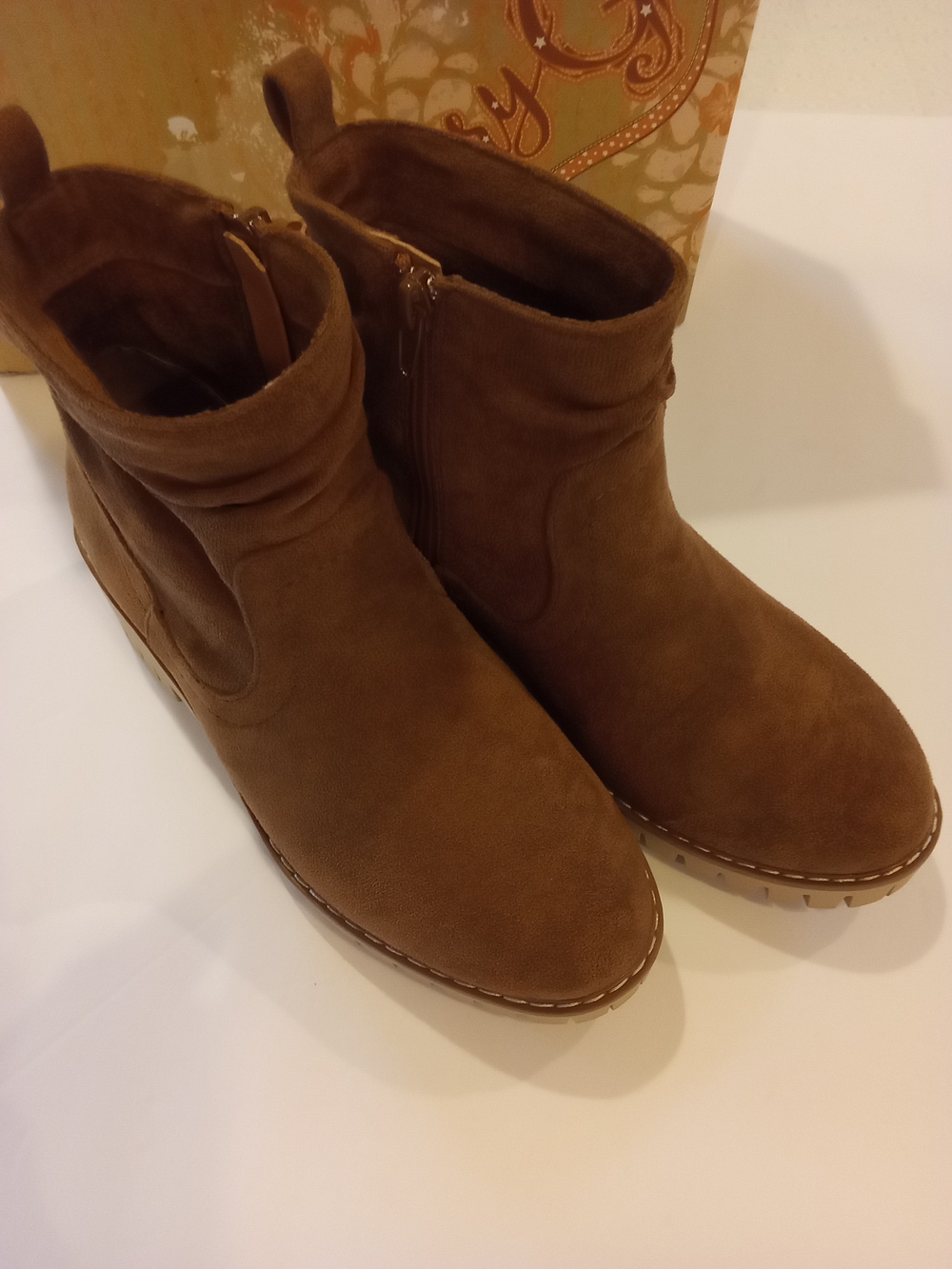 Very G Women’s Brown Suede Ankle Boots - Classic Casual Style NWB Sz 7